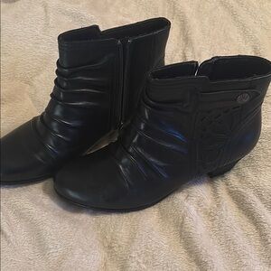 Black Leather Rockport Ankle Booties with Chunky Heel